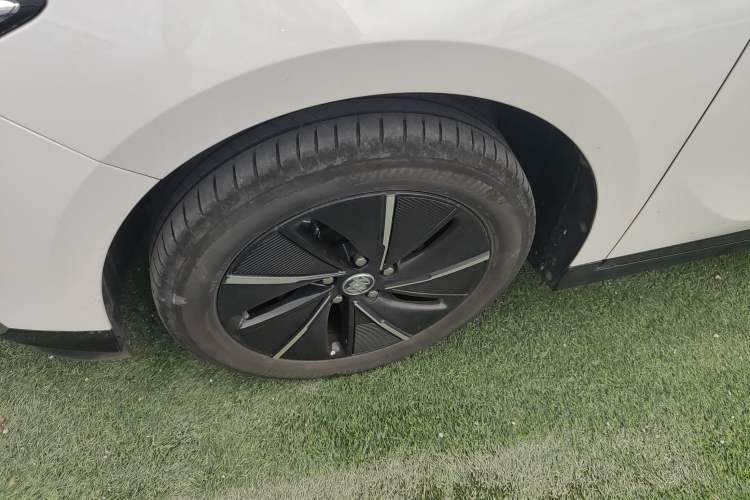 Used Buick Velite 6 2023 430km Range Commuter Version
