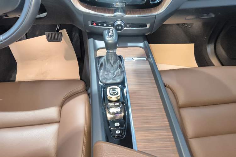 Used Volvo XC60 2021 T5 4x4 Smart Luxury Edition
