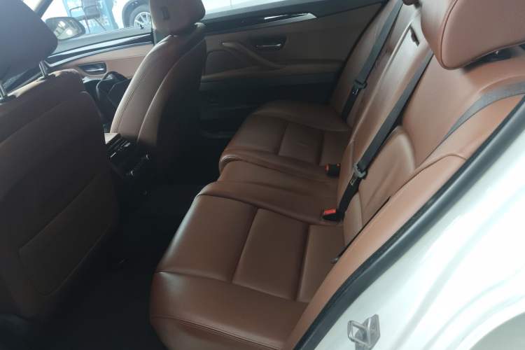 Used BMW 5 Series 2014 528Li Leading Model
