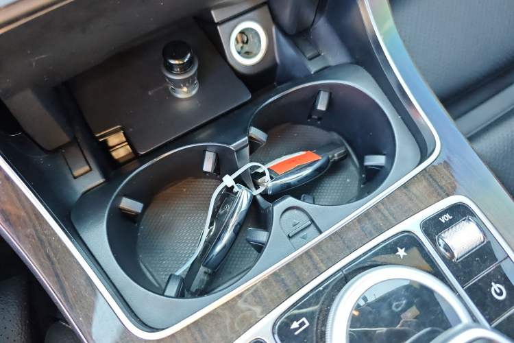 Used Mercedes-Benz GLC 2017 GLC 260 4MATIC Luxury Model