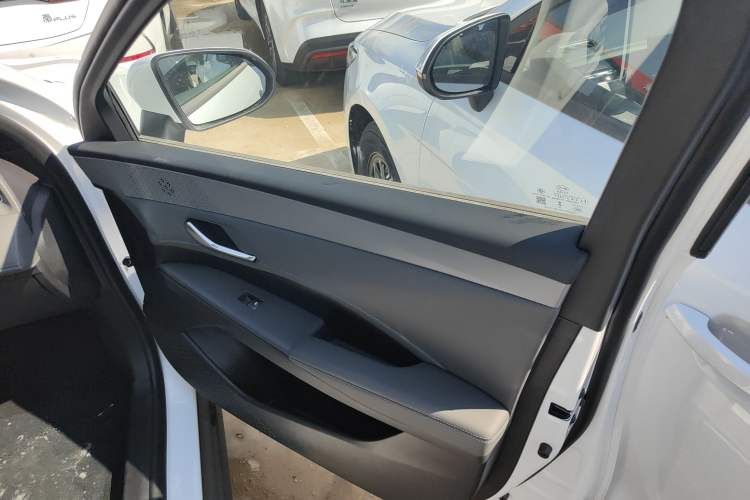 Used BYD Qin PLUS 2025 DM-i Smart Drive 55KM Leading Model
