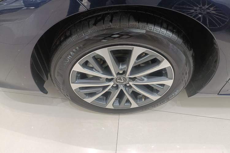 Used Lexus ES 2023 200 Excellence Edition