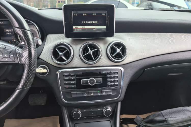 Used Mercedes-Benz GLA 2015 GLA 200 Fashion Model
