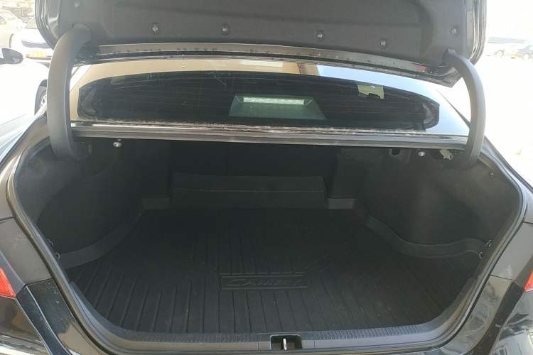 Used Toyota Camry 2021 2.0G Luxury Edition
