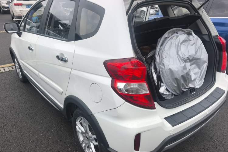 Used Changan CX20 2014 1.4L IMT Sunroof Navigation Version China IV Standard