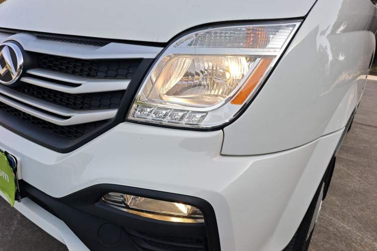 Used SAIC MAXUS Xintu V80 2024 Aotuntong Value Edition 6MT Short Wheelbase Ultra-Low Roof 127 Ps 5/6 Seats
