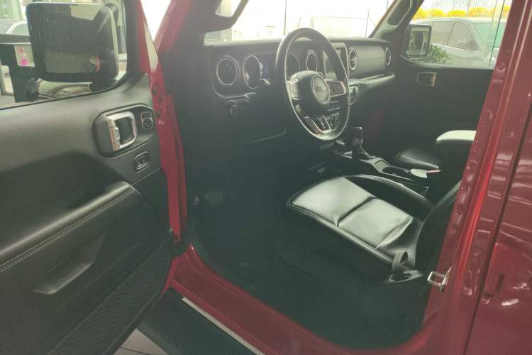 Used  Wrangler 2019 2.0T Sahara 4-Door Version China V Standard
