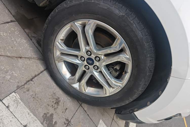 Used Ford Edge 2015 2.0T GTDi Two-Wheel-Drive High-Line Version