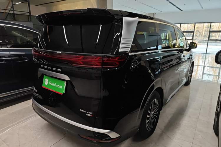 Used Denza D9 2025 DM-i Intelligent Drive 1020 Four-Wheel Drive Flagship Model