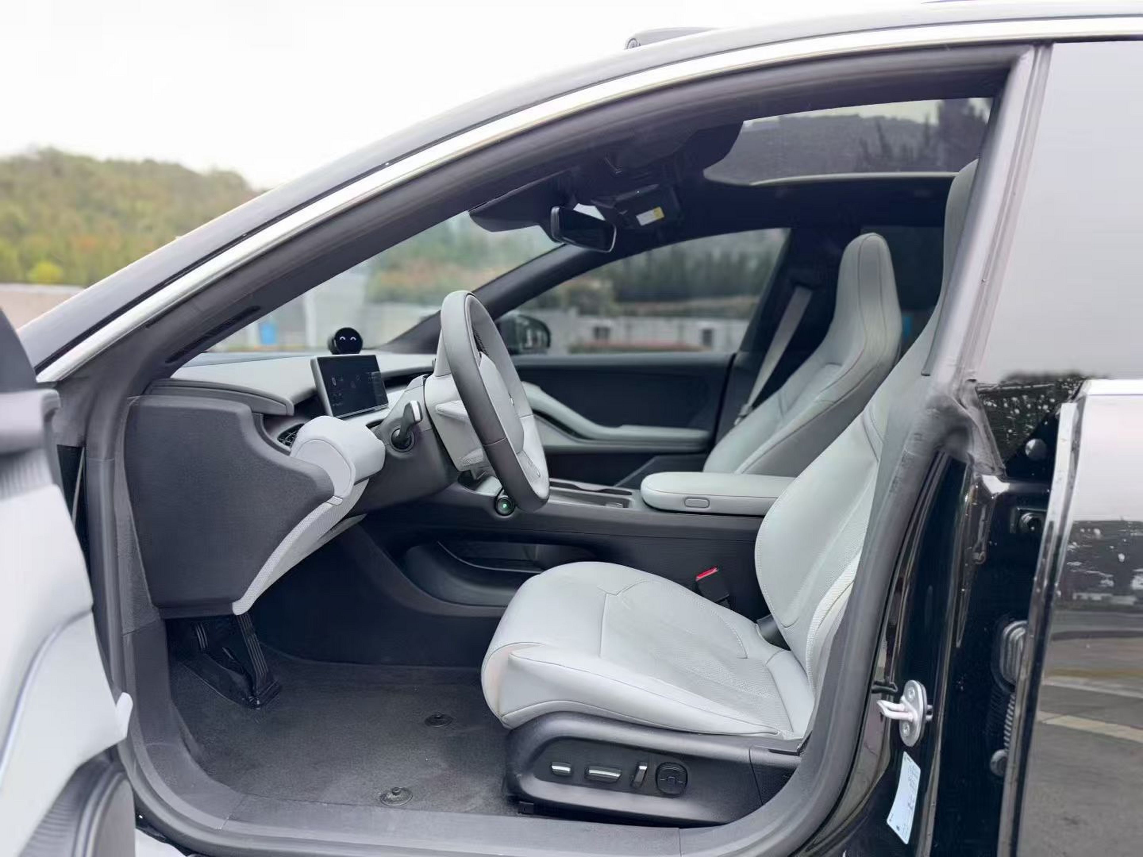 Переднее сиденье в автомобиле