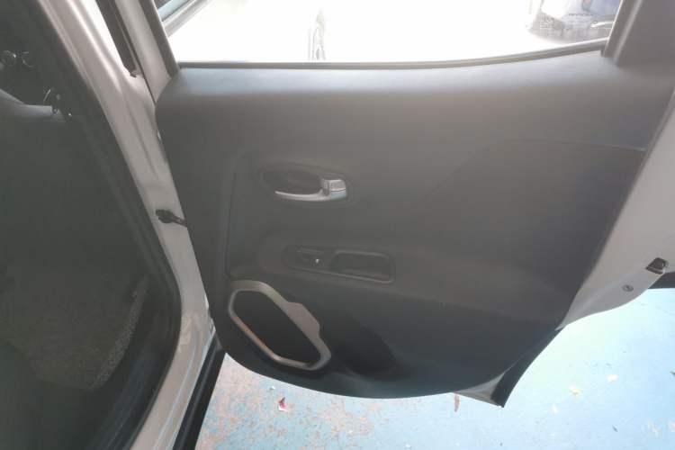 Used  Renegade 2017 180T Automatic Kinetic Edition+
