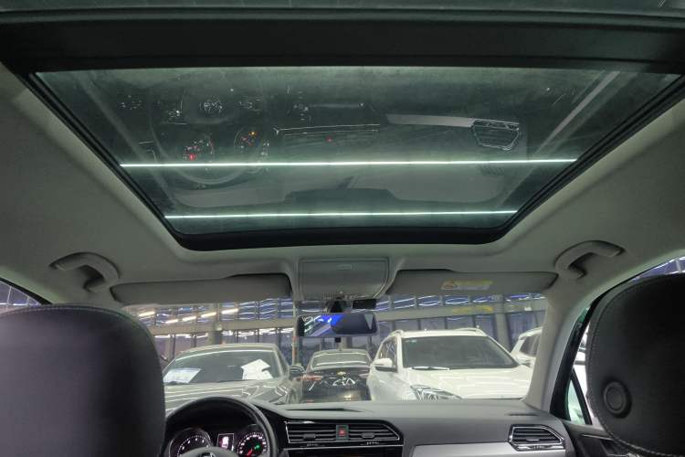 Used Volkswagen Tiguan L 2019 330TSI Automatic Two-Wheel Drive Panoramic Comfort Edition China V Standard
