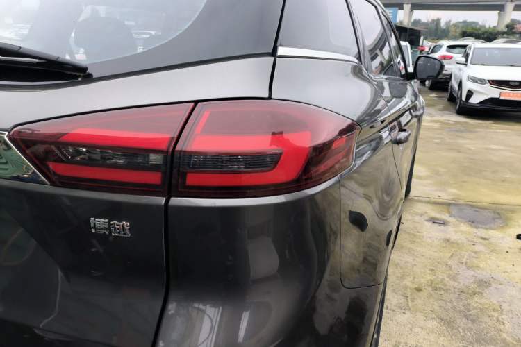 Used Geely Auto Emgrand X7 Sport 2018 1.8TD Automatic Two-Wheel Drive Smart Connect 4G Internet Edition
