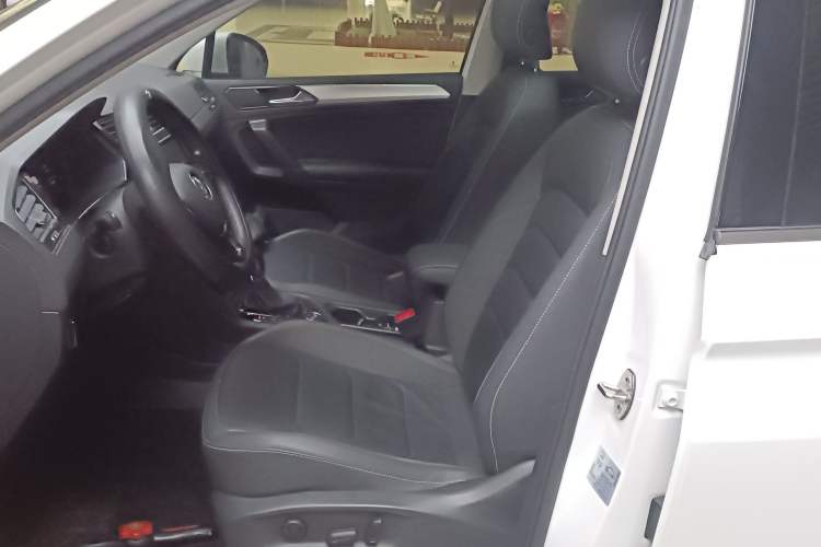 Used Volkswagen Tiguan L 2019 380TSI Automatic All-Wheel Drive Luxury Edition with 7 Seats China VI Standard
