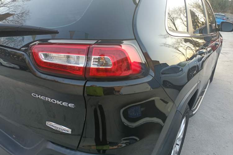 Used  Cherokee 2016 2.4L Leading Smart Version