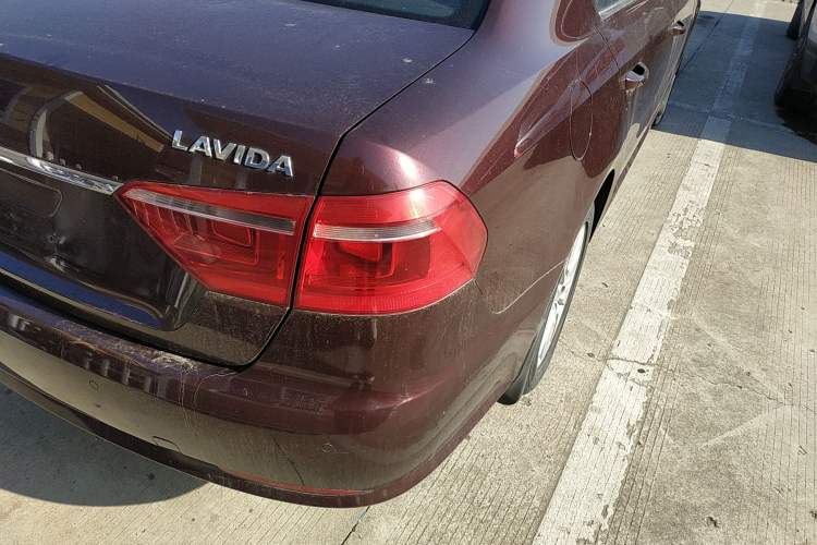 Used Volkswagen Lavida 2013 Restyled Classic 1.6L Manual Comfort Edition