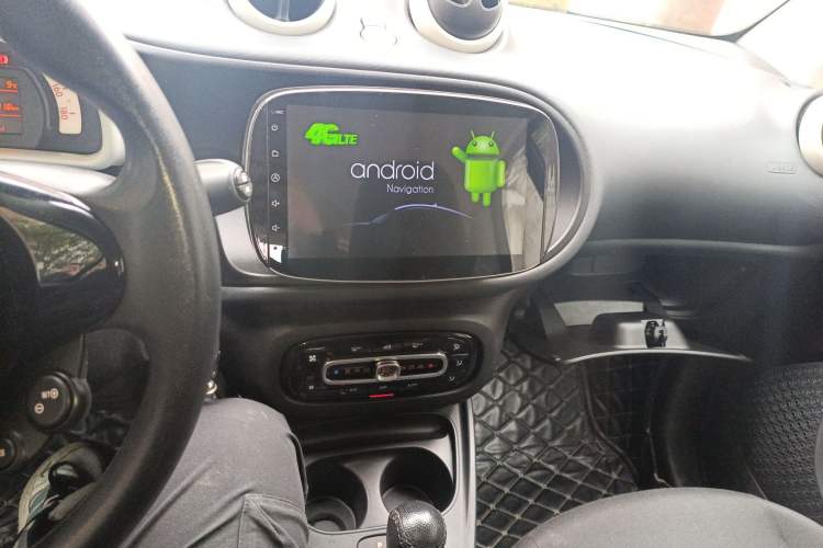 Used smart fortwo 2015 1.0L 52 kW hardtop Dynamic version
