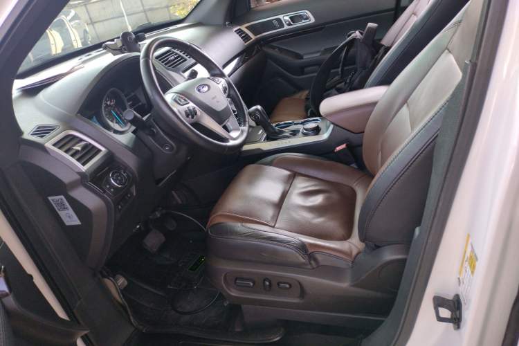 Used Ford Explorer 2013 3.5L Deluxe Model
