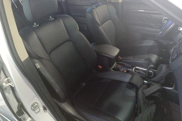 Used Mitsubishi Outlander 2019 2.0L Two-Wheel Drive Comfort Edition 5 Seats China V Standard
