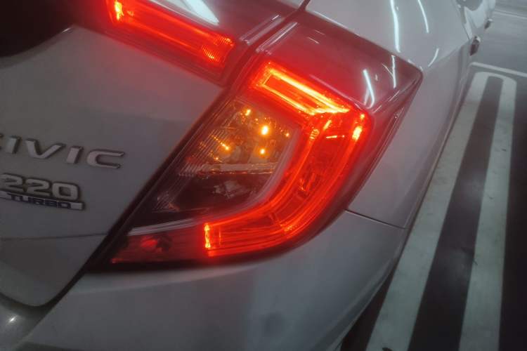 Used Honda Civic 2021 HATCHBACK 220TURBO CVT Trendy Cool Edition
