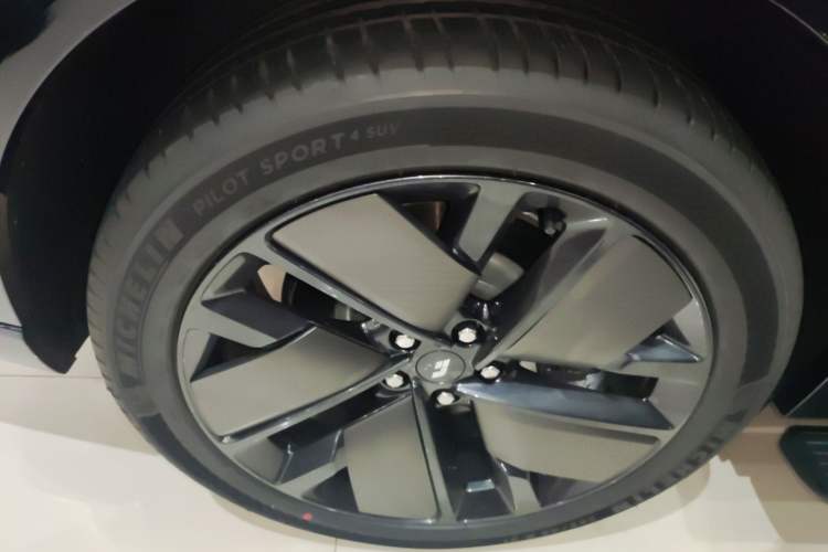 Used Li Auto L9 2025 Ultra Smart Refreshed Edition
