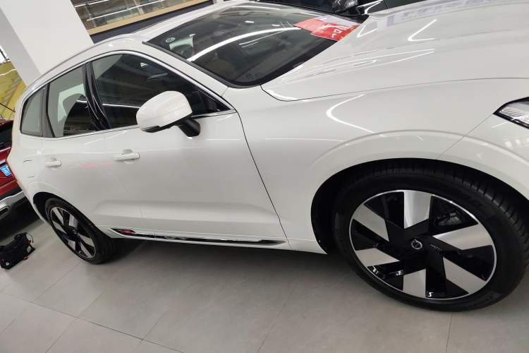 Used Volvo XC60 New Energy 2024 T8 Plug-in Hybrid Long-Range All-Wheel Drive Smart Luxury Edition
