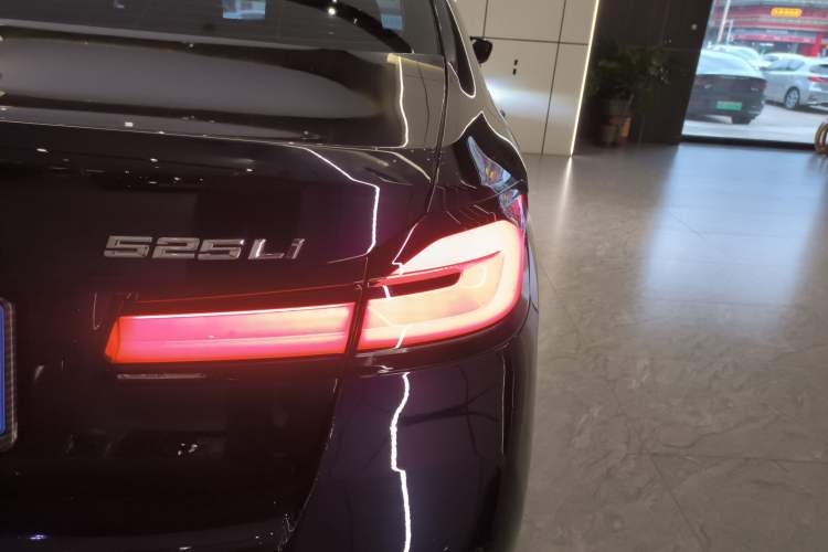 Used BMW 5 Series 2022 Restyled 525Li M Sport Package
