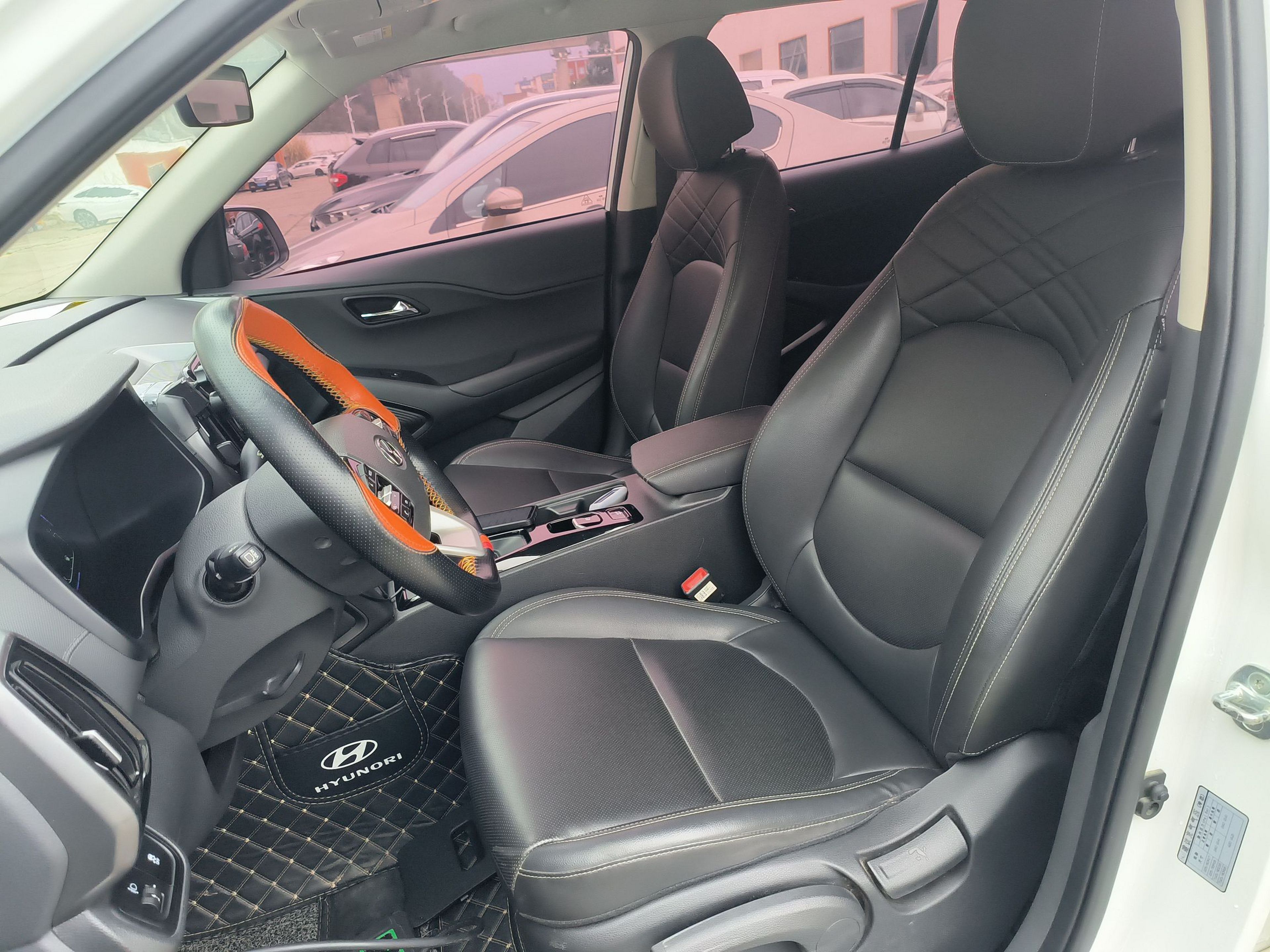 المقاعد الأمامية داخل السيارة