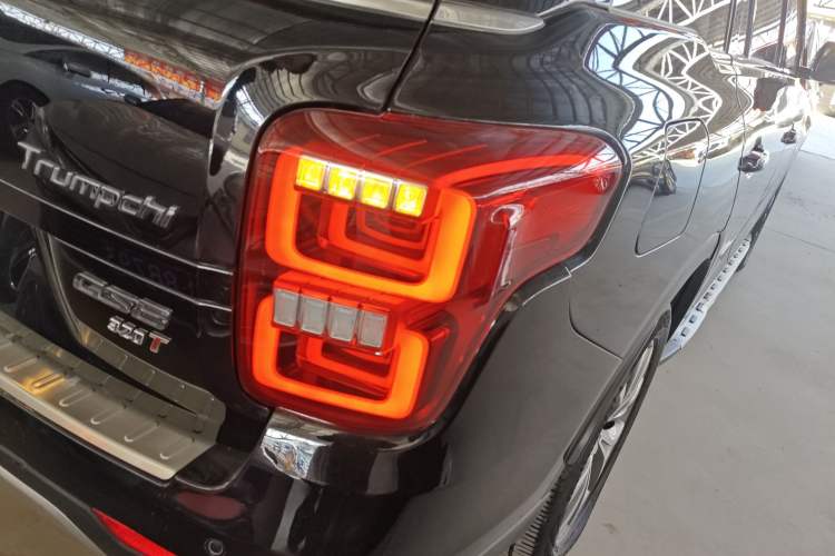 Used GAC Trumpchi GS8 2017 320T Two-Wheel Drive Luxury Smart Connectivity Version (7 Seats)
