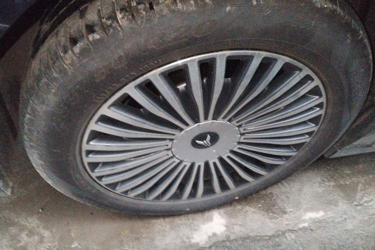 Used VOYAH Dream 2025 PHEV Four-Wheel-Drive Flagship Kunpeng Edition
