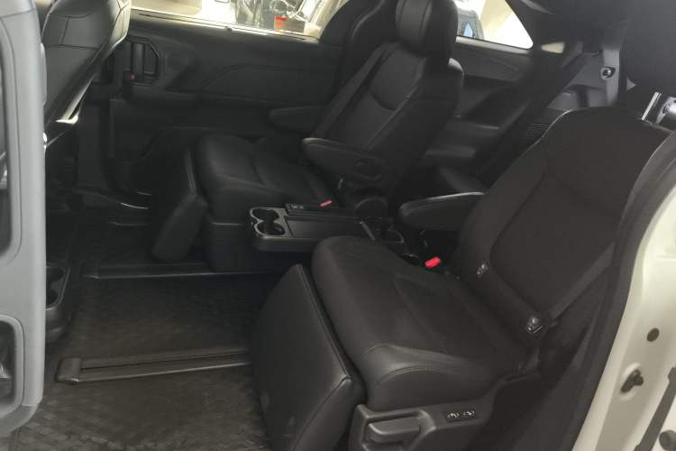 Used Toyota Sienna 2024 2.5L Hybrid Four-Wheel Drive Prestige Edition