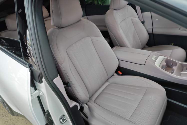 Used ONVO L60 2024 60 kWh Rear-Drive Version
