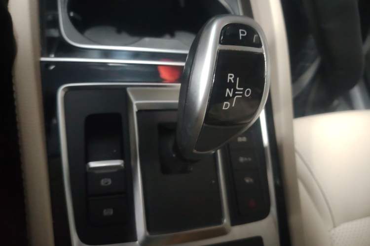 Used BYD Song MAX New Energy 2019 DM 1.5T Smart Connect Zhiyao Model 6 Seats China VI Standard
