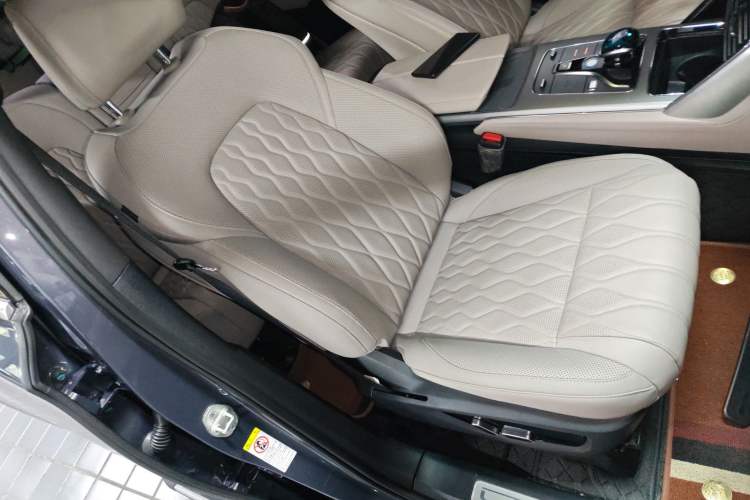 Used BYD Tang New Energy 2024 DM-i Glory Edition 112KM Prestige Model
