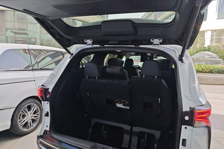 Used Toyota Granvia 2022 2.5L Hybrid Flagship Edition
