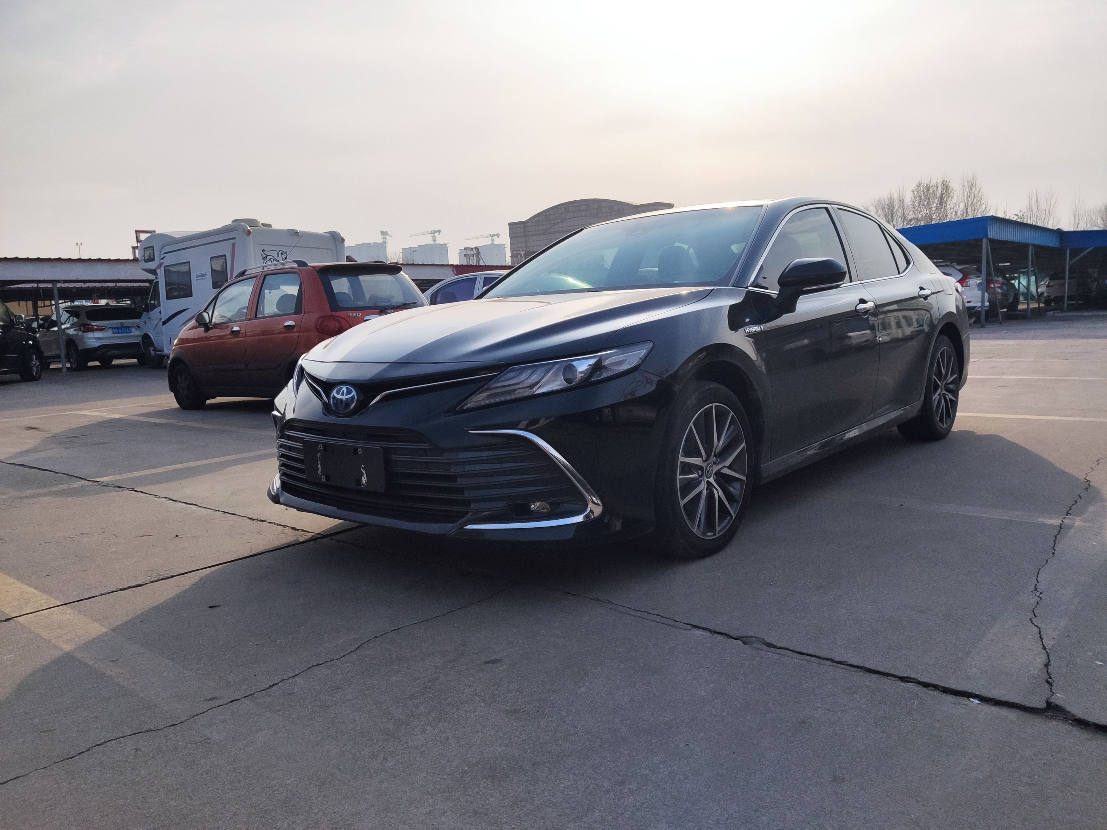 تحت مقدمة السيارة