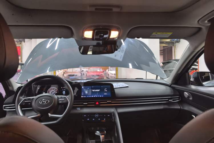 Used Hyundai Elantra 2022 1.5L CVT LUX Prestige Edition
