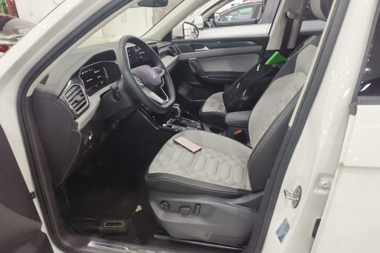 Used Volkswagen Tayron 2024 300TSI Two-Wheel-Drive Luxury Plus Advanced Version
