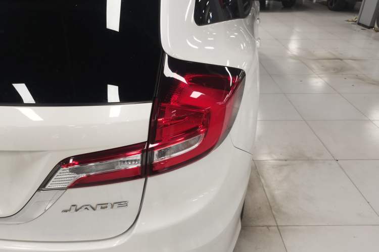 Used Honda Jade 2017 1.8L automatic Comfort version 5 seats
