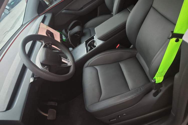 Used Tesla Model Y 2025 Rear-Wheel-Drive Version
