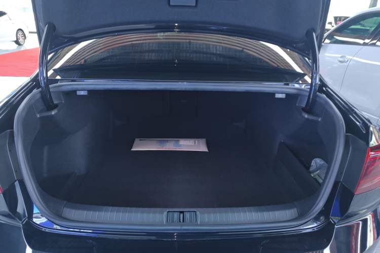 Used Volkswagen Magotan 2024 2 Million Units Zhongxiang Version 330TSI DSG Luxury Edition
