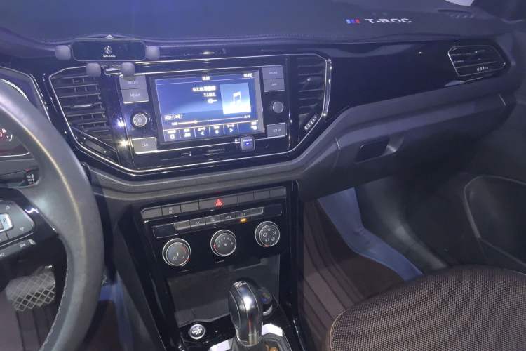 Used Volkswagen T-ROC 2018 280TSI DSG Two-Wheel Drive Comfort Version China VI Standard