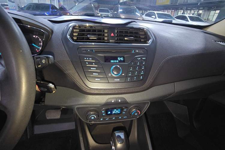 Used Ford Escort 2015 1.5L Automatic Fashion Model
