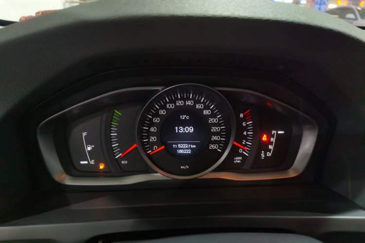 Used Volvo S60 2015 S60L 2.0T Zhiyuan Edition
