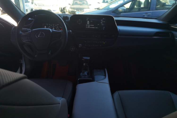 Used Lexus ES 2021 260 Excellence Edition
