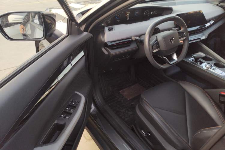 Used Changan UNI-V 2022 1.5T Prestige Version
