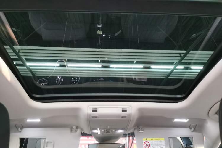 Used Volkswagen Magotan 2024 2 Million Units Zhongxiang Version 330TSI DSG Luxury Edition
