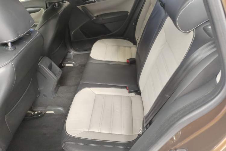 Used Volkswagen Cross Lavida 2014 1.6L Automatic