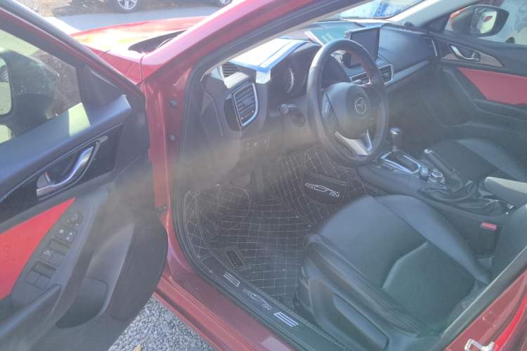 Used Mazda Mazda 3 Axela 2014 Sedan 1.5L Automatic Comfort Model
