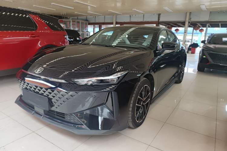 Used Changan UNI-V iDD 2024 Blue Whale Smart Electric iDD 136km Luxury Model